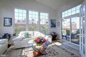 FOUR SEASONS - Residential