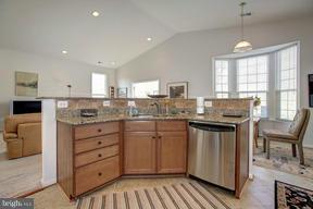 FOUR SEASONS - Residential