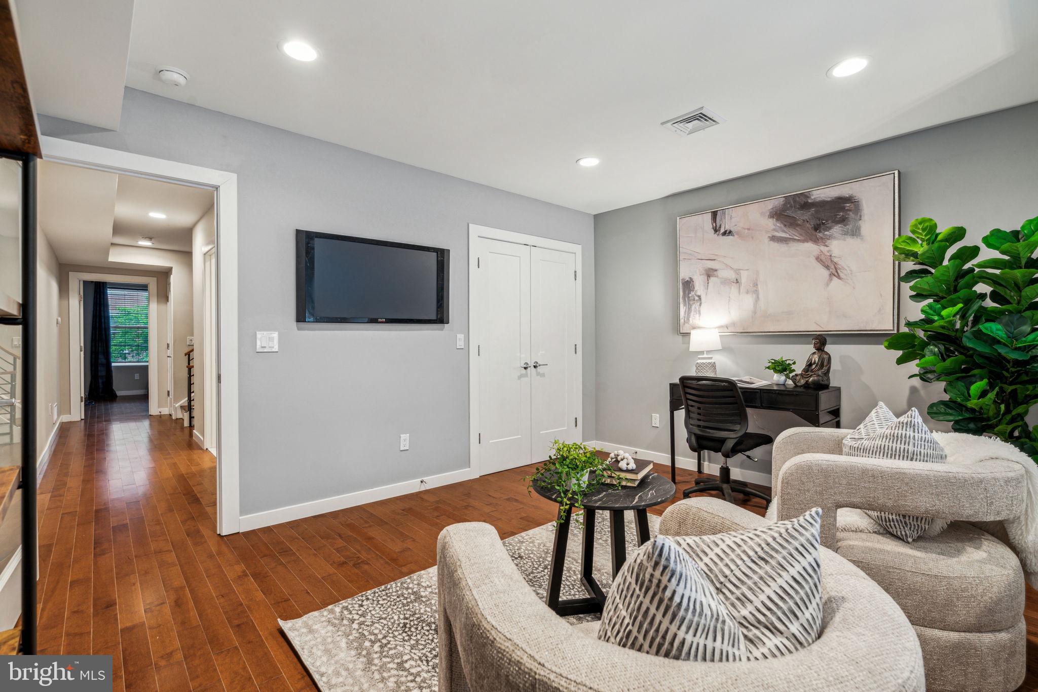 GRADUATE HOSPITAL - Residential