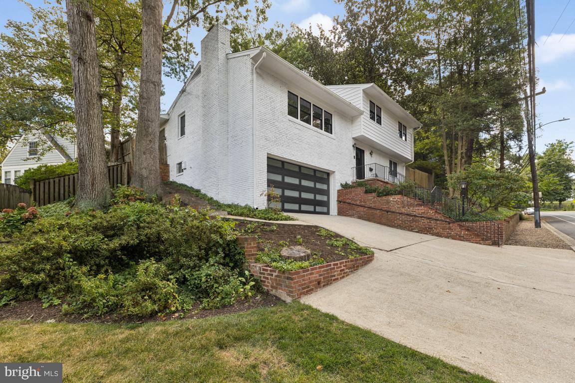 3209 MILITARY ROAD