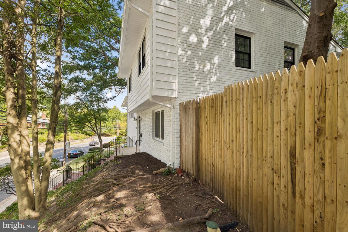 3209 MILITARY ROAD