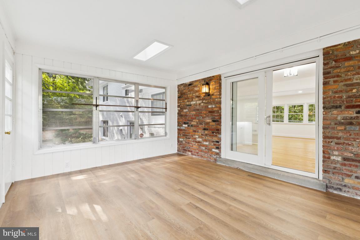 BELLEVUE FOREST - Residential