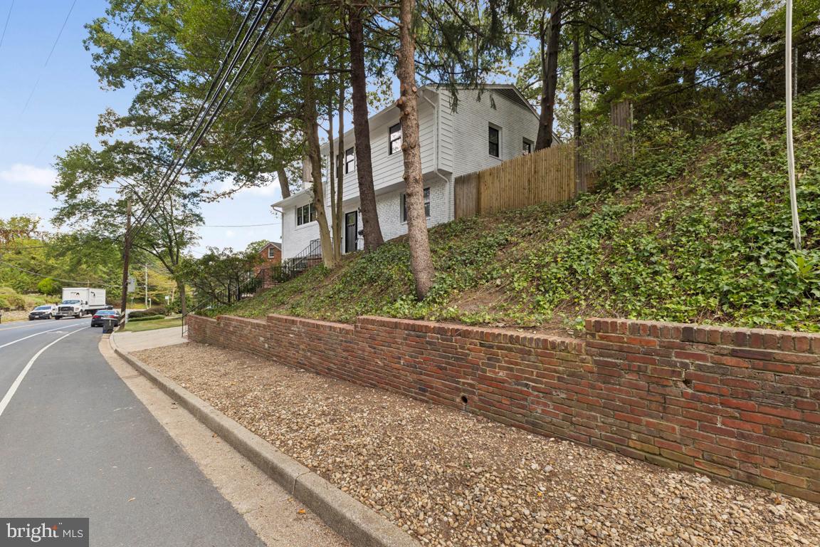 3209 MILITARY ROAD