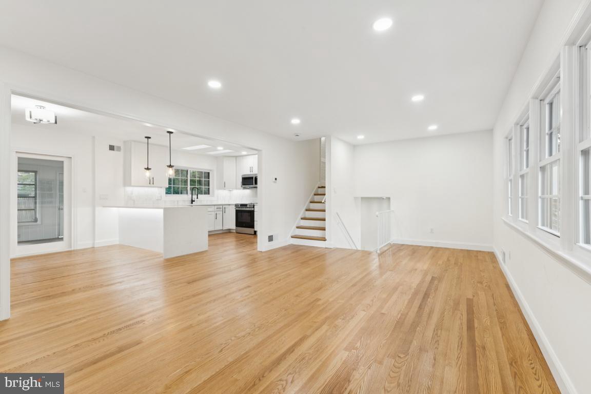 3209 MILITARY ROAD