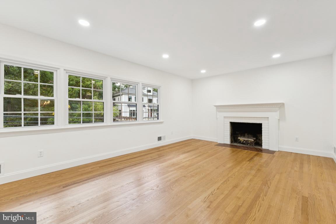 BELLEVUE FOREST - Residential