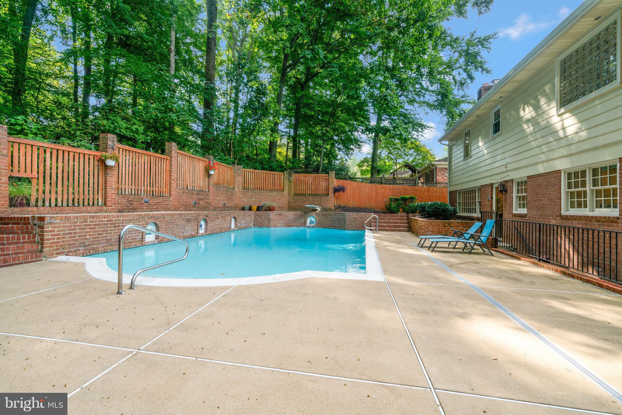 CHAIN BRIDGE FOREST - Residential