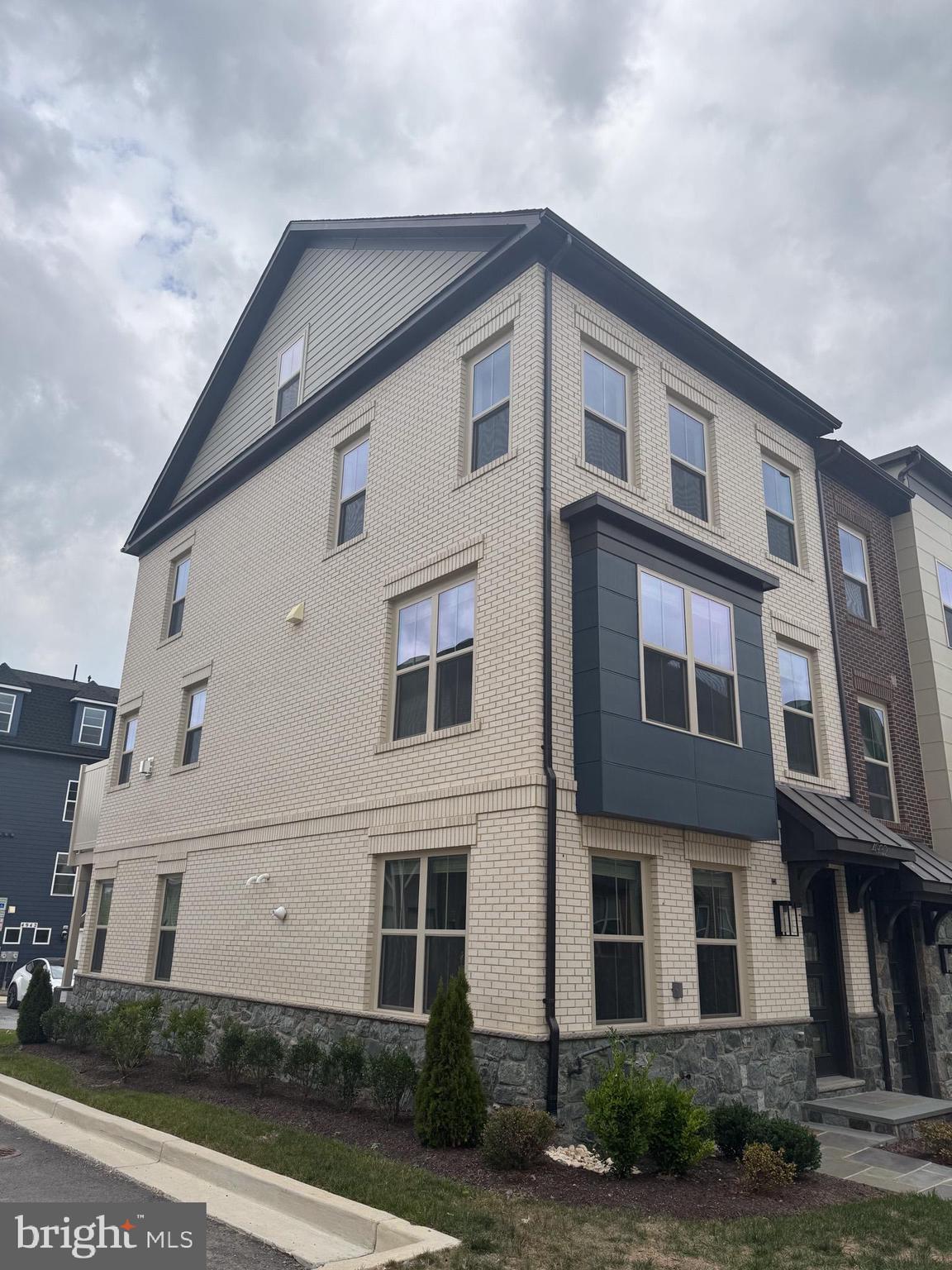 THE GROVE - Residential Lease