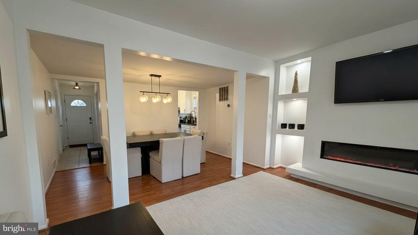 CROMWELL STATION - Residential Lease