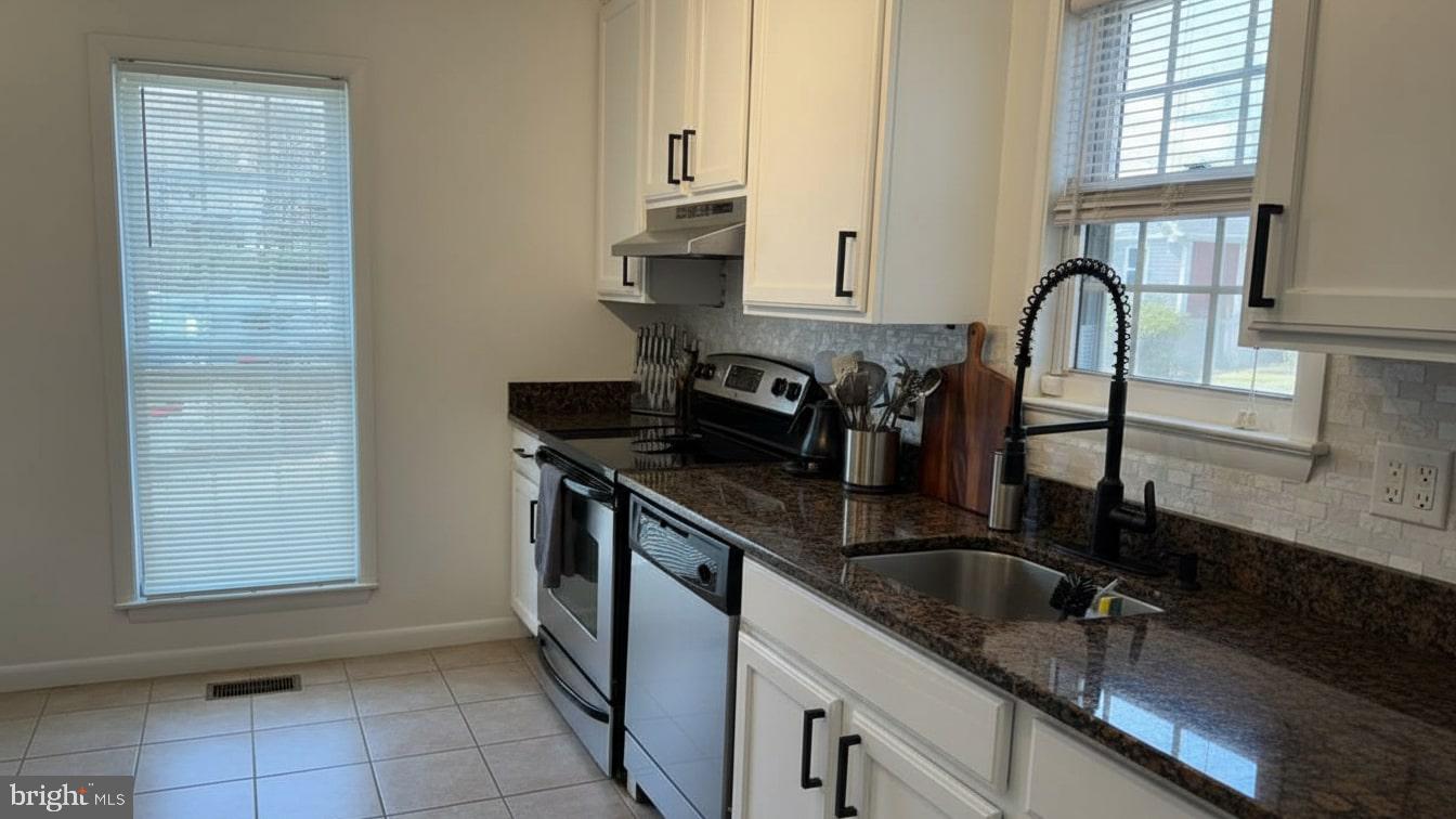 CROMWELL STATION - Residential Lease