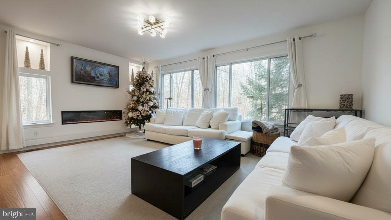 CROMWELL STATION - Residential Lease