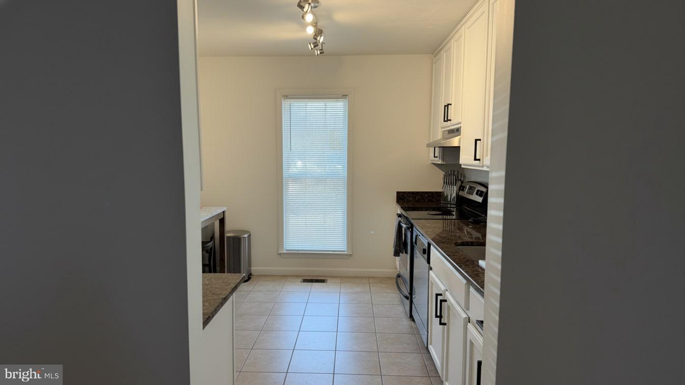 CROMWELL STATION - Residential Lease