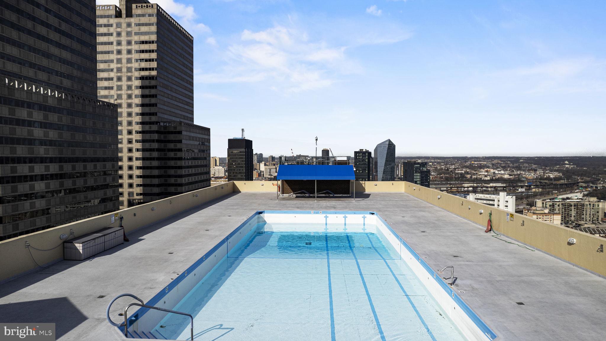 LOGAN SQUARE - Residential