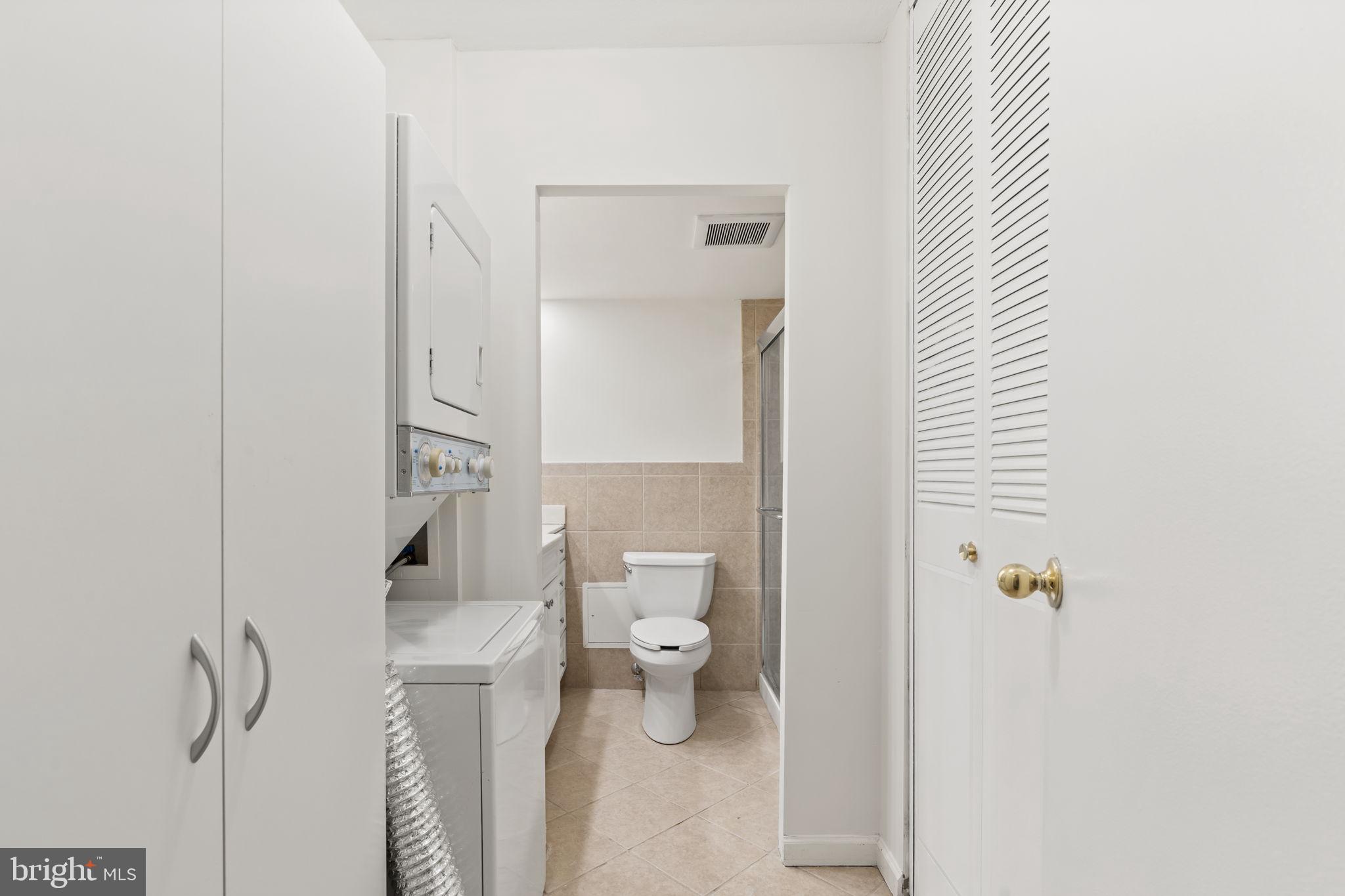 LOGAN SQUARE - Residential