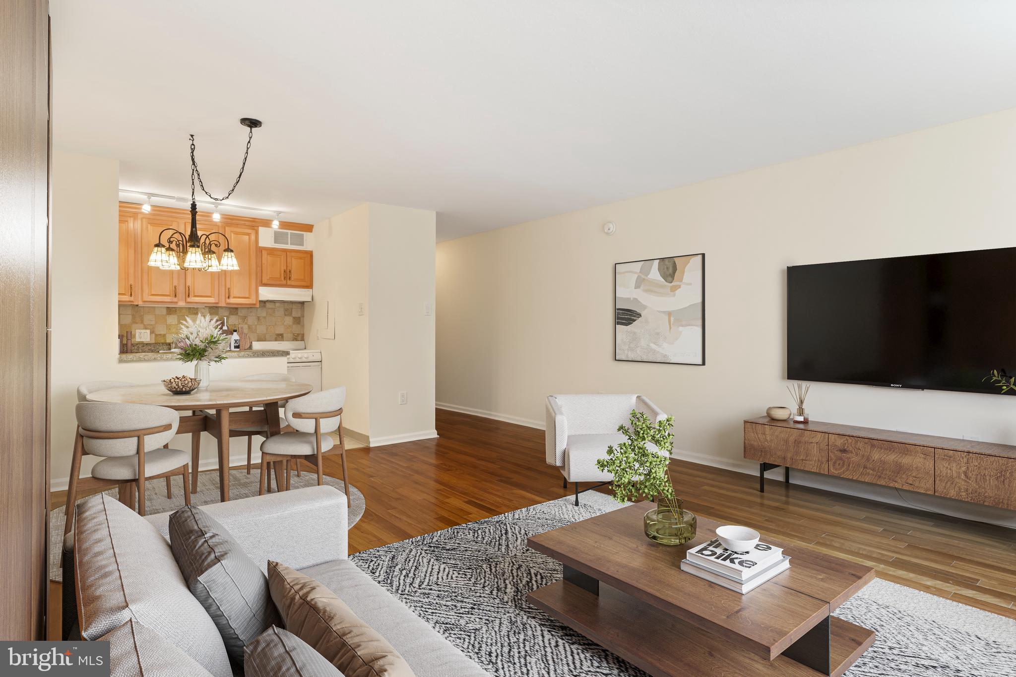 LOGAN SQUARE - Residential