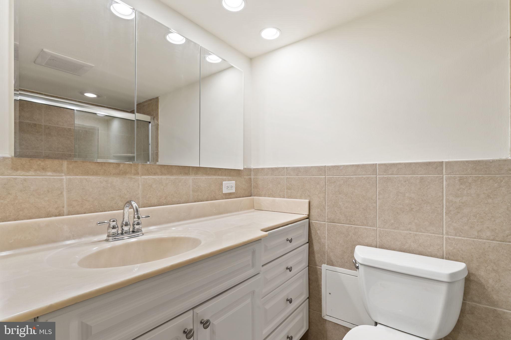 LOGAN SQUARE - Residential