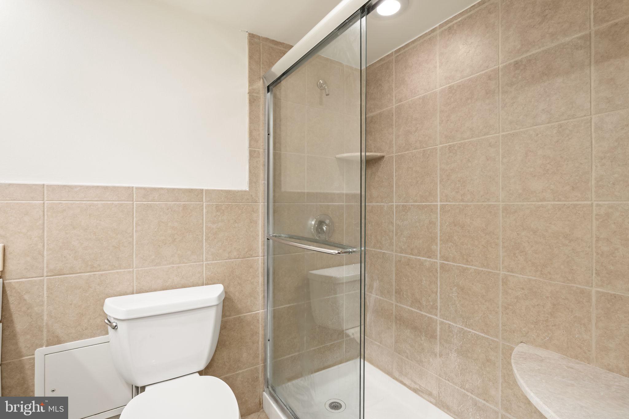 LOGAN SQUARE - Residential