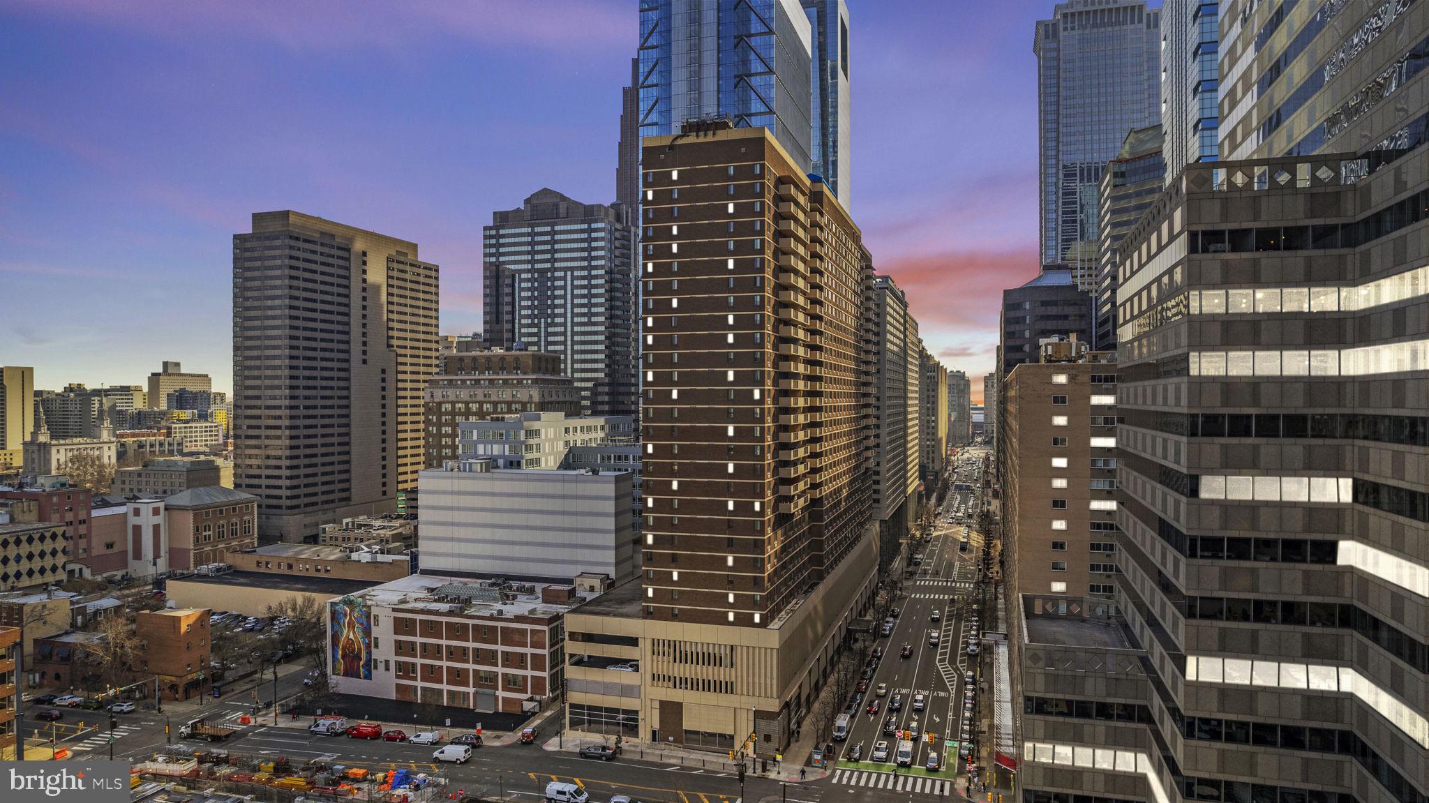 LOGAN SQUARE - Residential