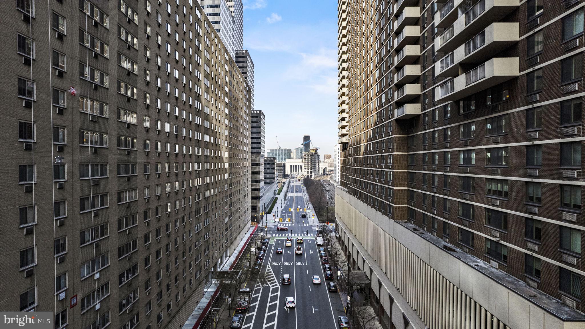 LOGAN SQUARE - Residential