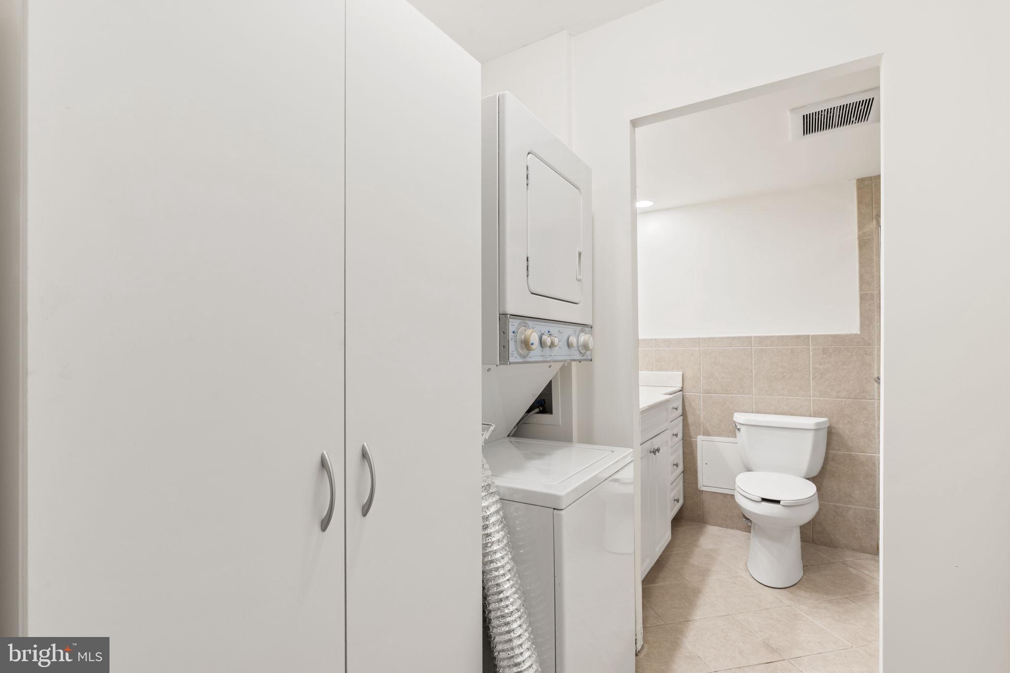 LOGAN SQUARE - Residential