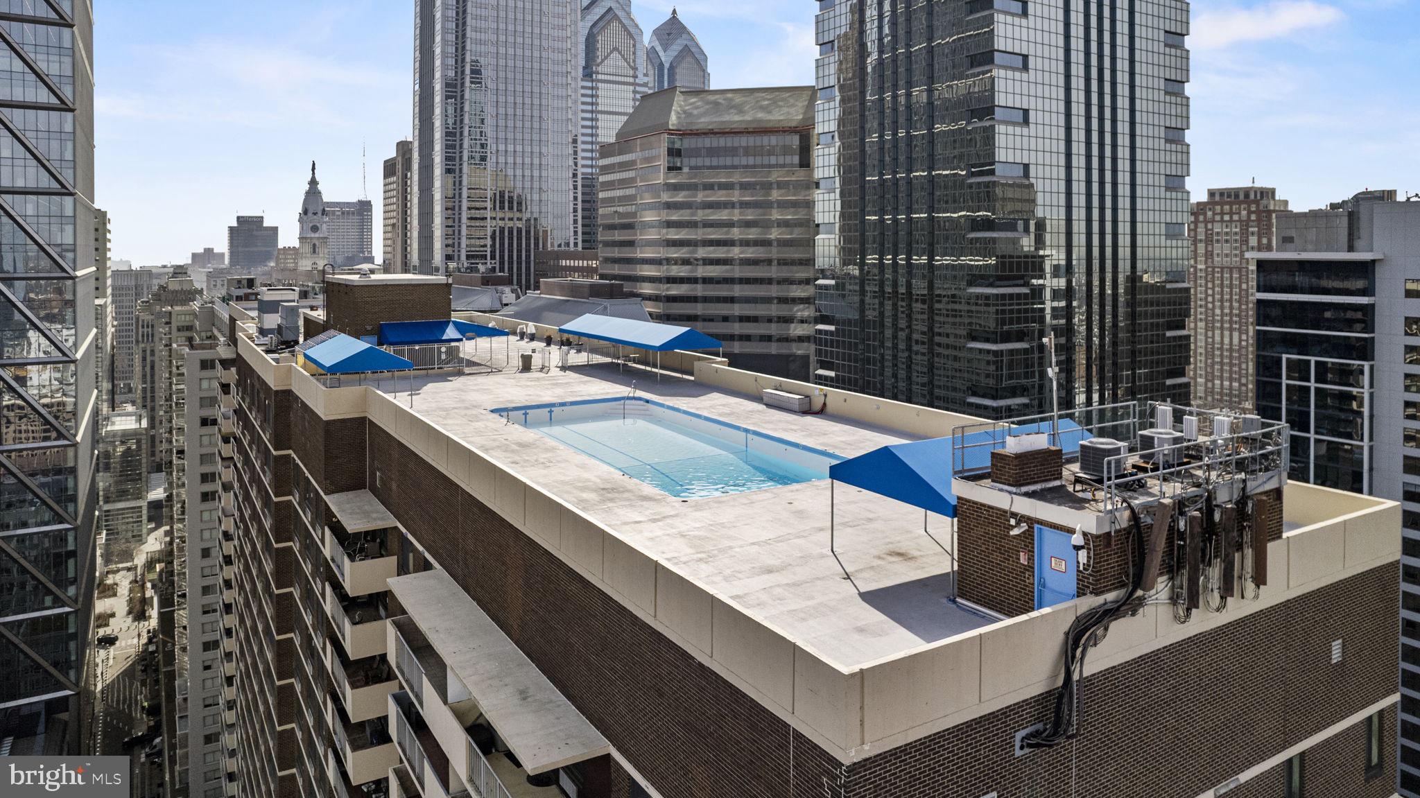 LOGAN SQUARE - Residential