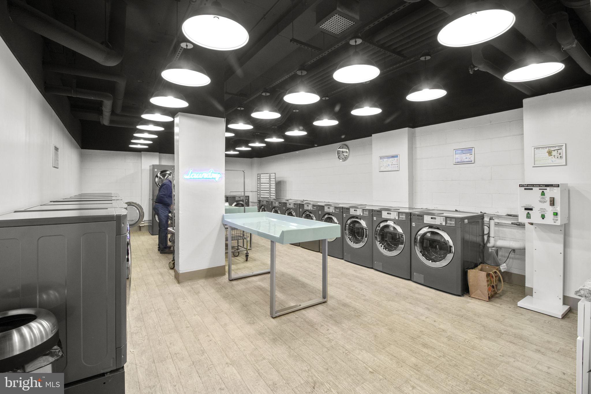 LOGAN SQUARE - Residential