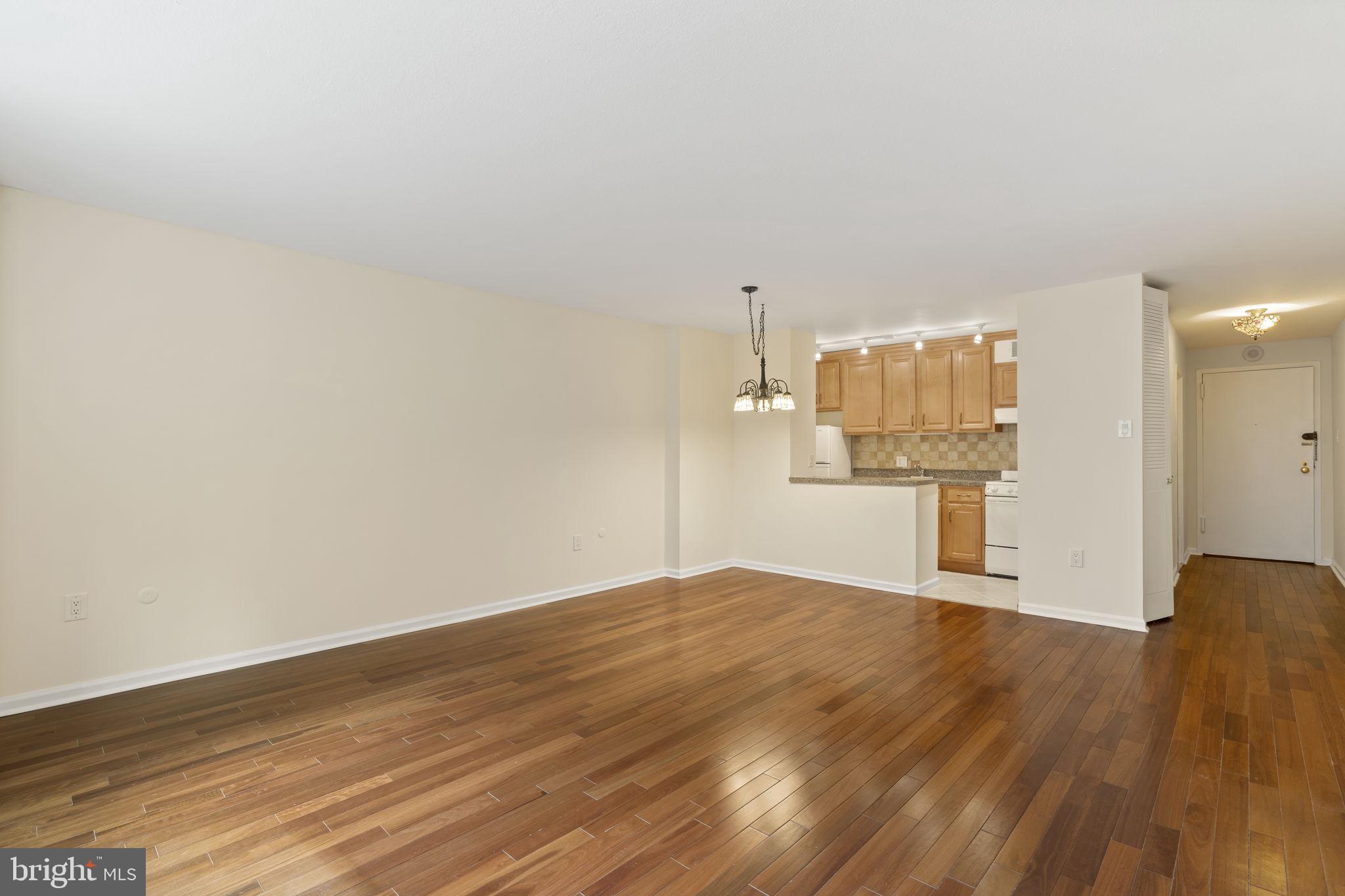 LOGAN SQUARE - Residential