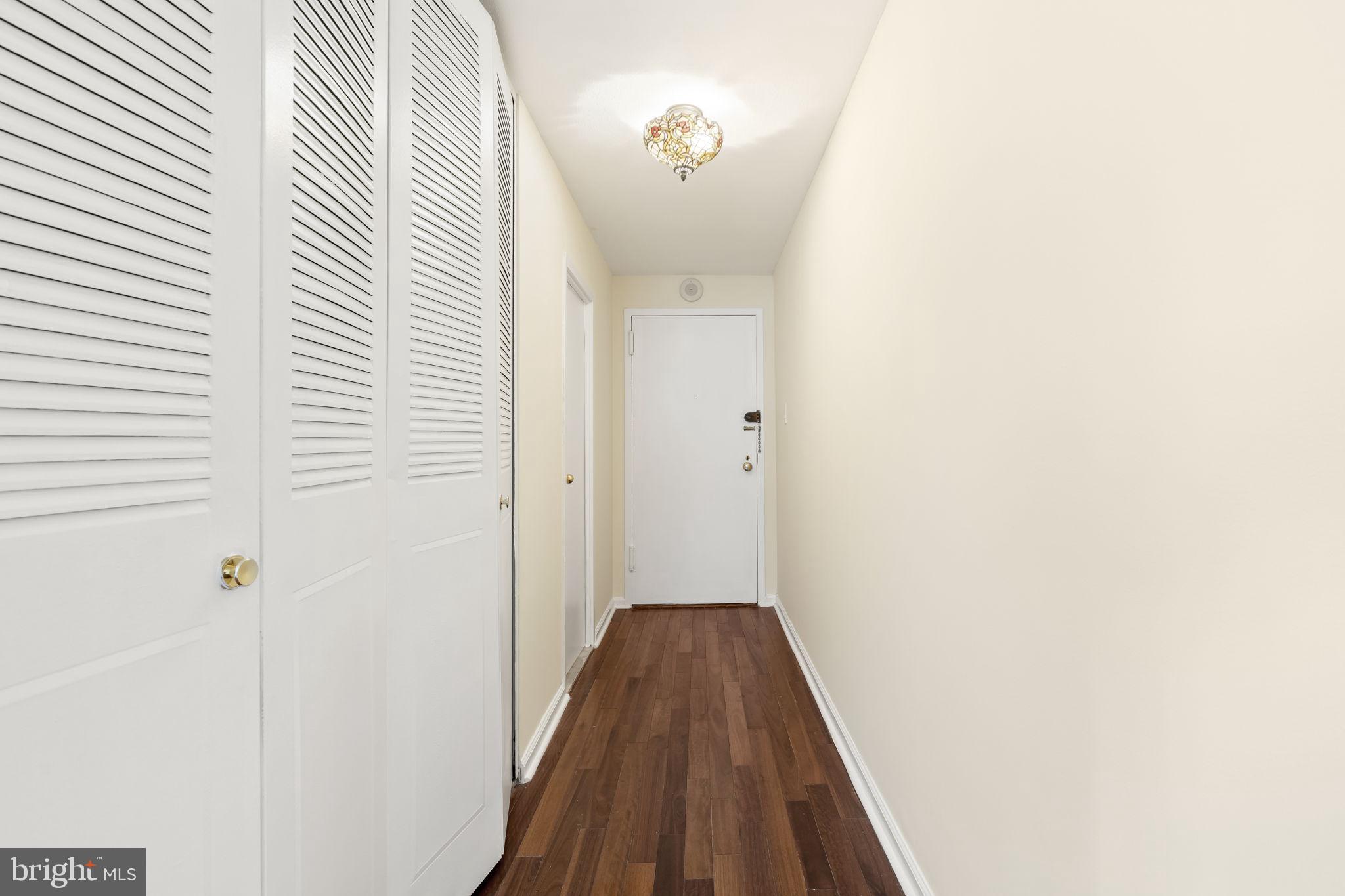 LOGAN SQUARE - Residential