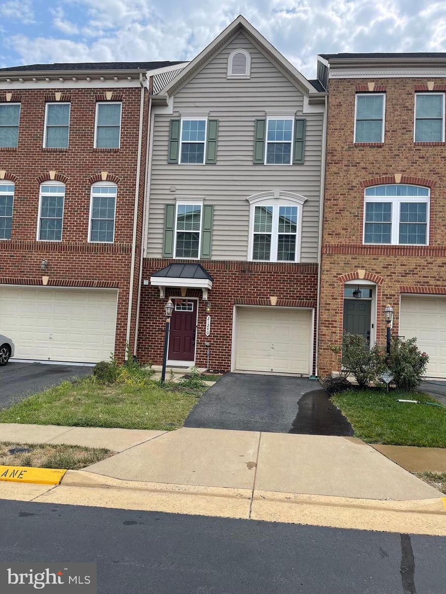 3br,2Fb,1Hb Town home back to woods in a mostly desirable location. Deck,Hardwood floors, Grantie countertops,Steel Appliances.Close to major roads and shopping.  Pets and Smoking are not allowed. Available to occupy from 04/16/2025. Appointment only.