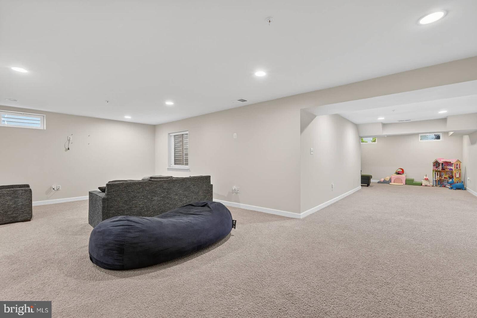 ADAMSTOWN COMMONS - Residential