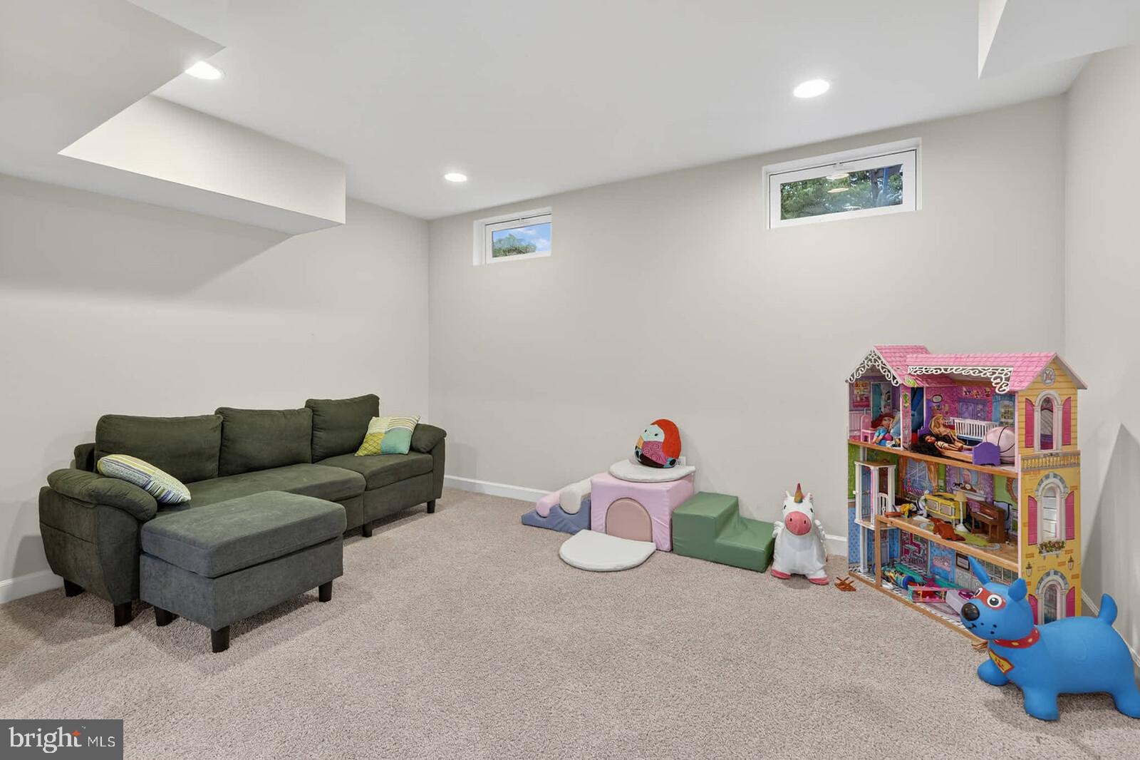 ADAMSTOWN COMMONS - Residential