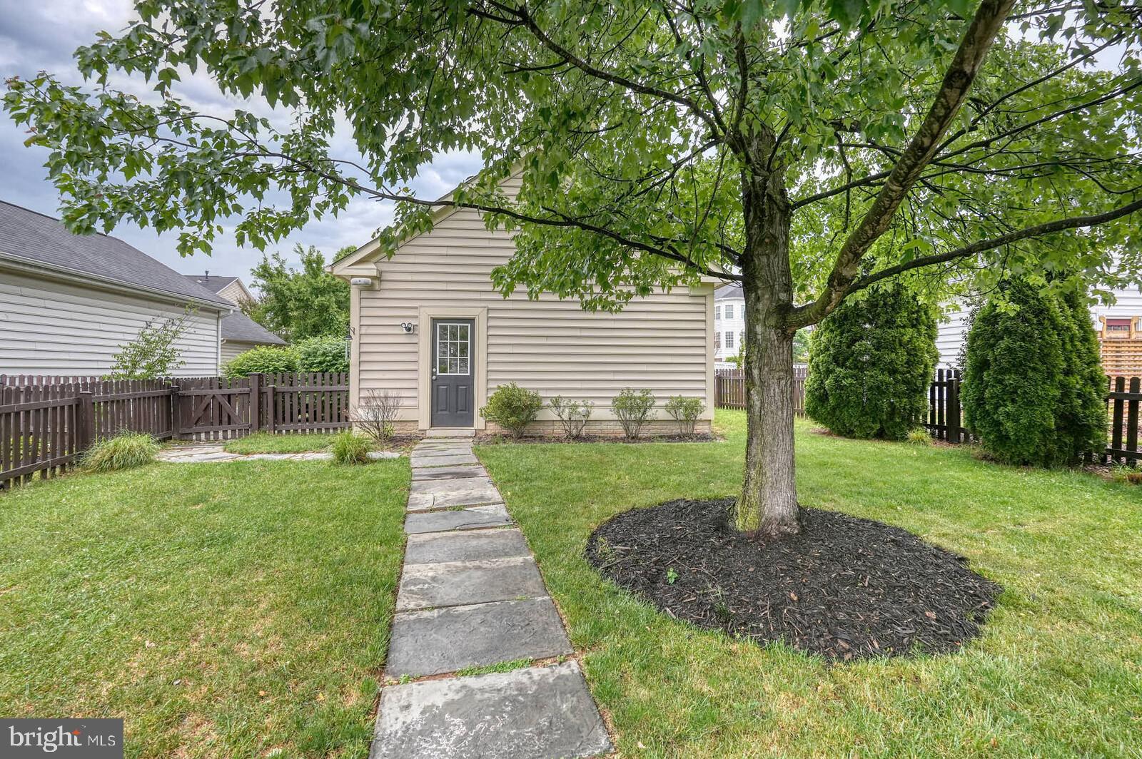 ADAMSTOWN COMMONS - Residential