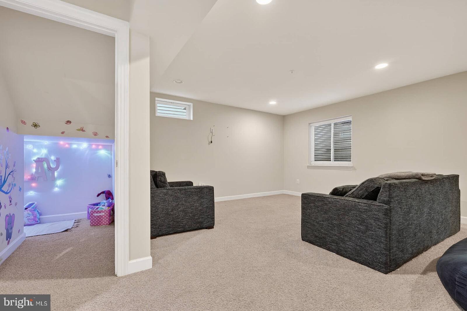 ADAMSTOWN COMMONS - Residential