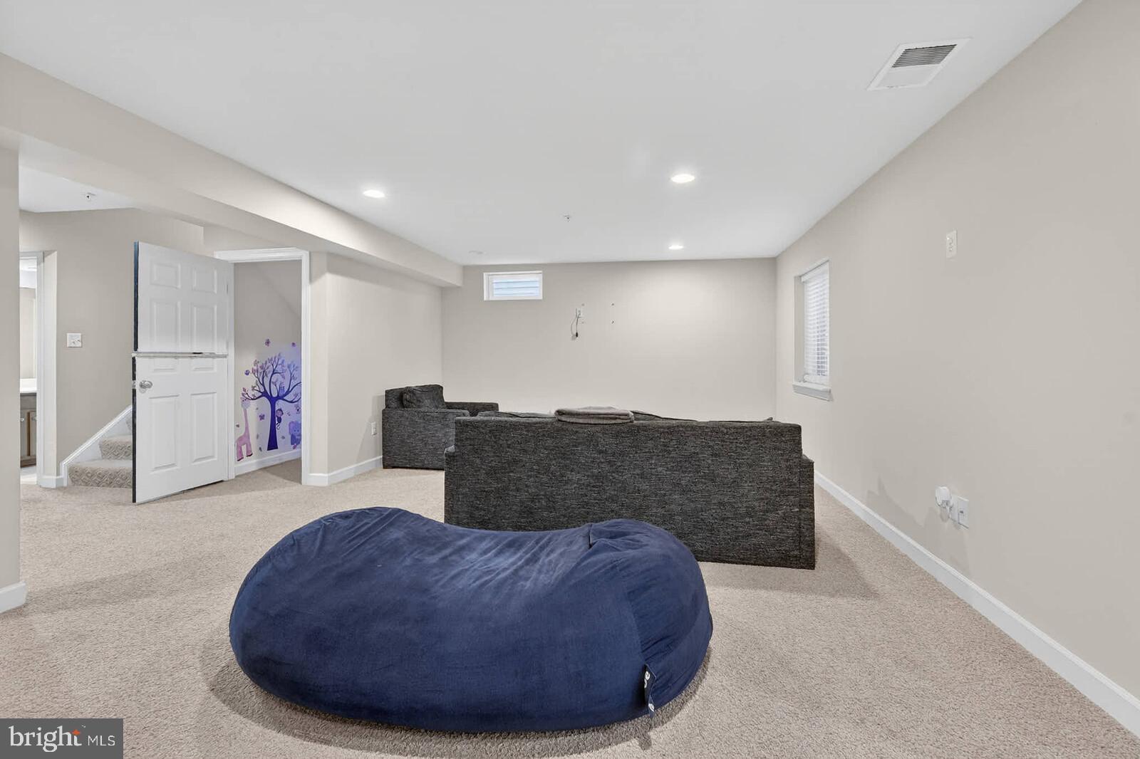 ADAMSTOWN COMMONS - Residential