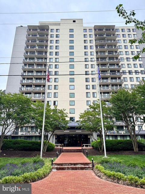 Photo of 801 N Pitt Street #706, ALEXANDRIA, VA 22314 (MLS # VAAX2060382)