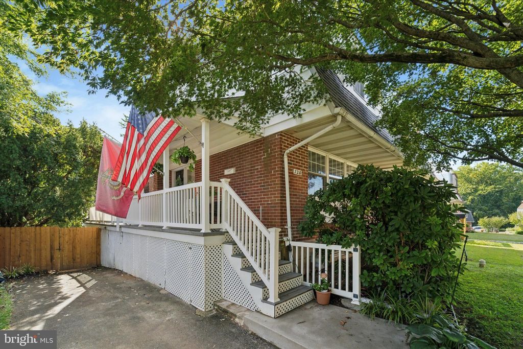Photo of 720 Swarthmorewood Lane, SWARTHMORE, PA 19081 (MLS # PADE2101000)