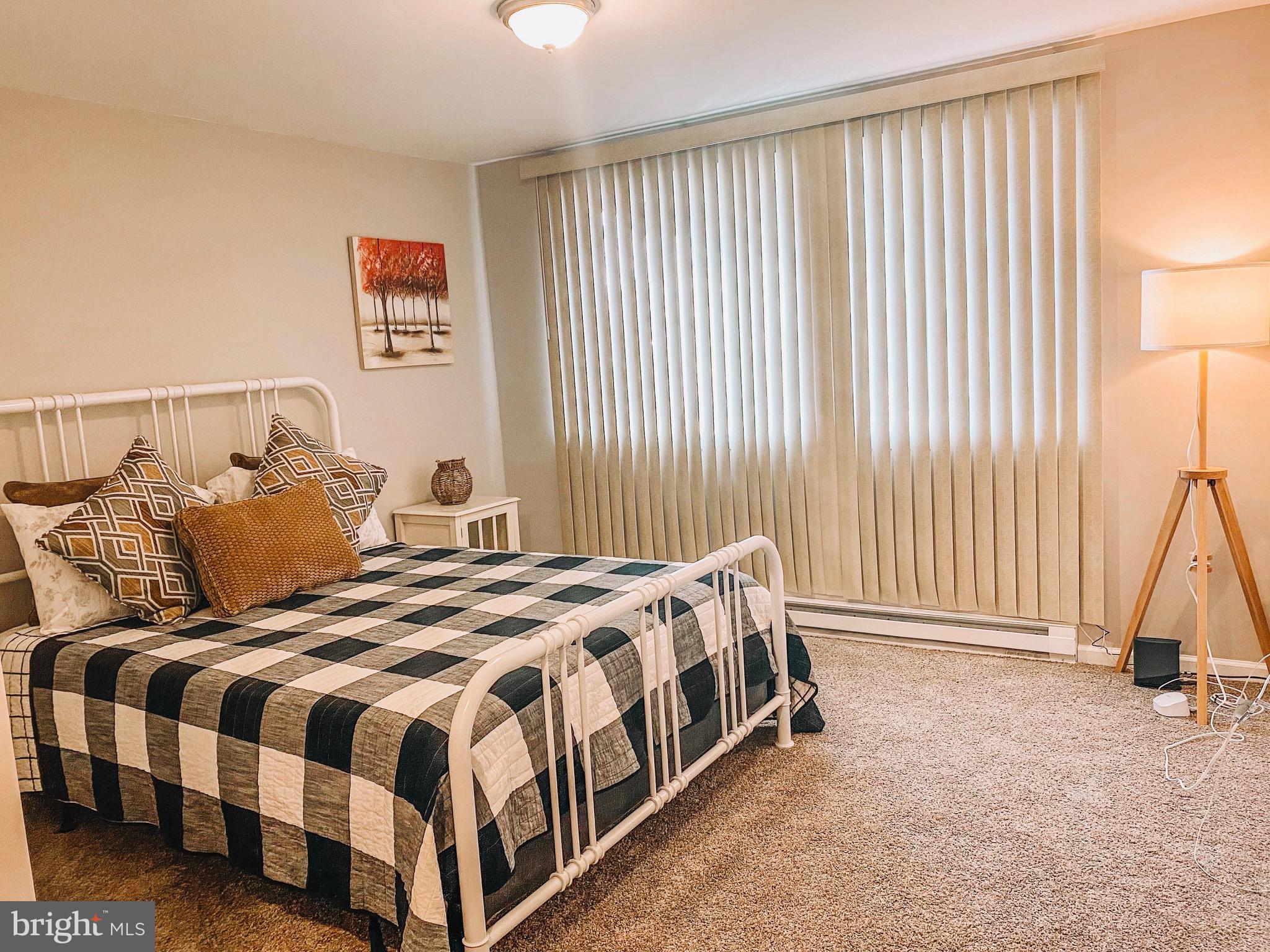 HIDEOUT THE - Residential Lease