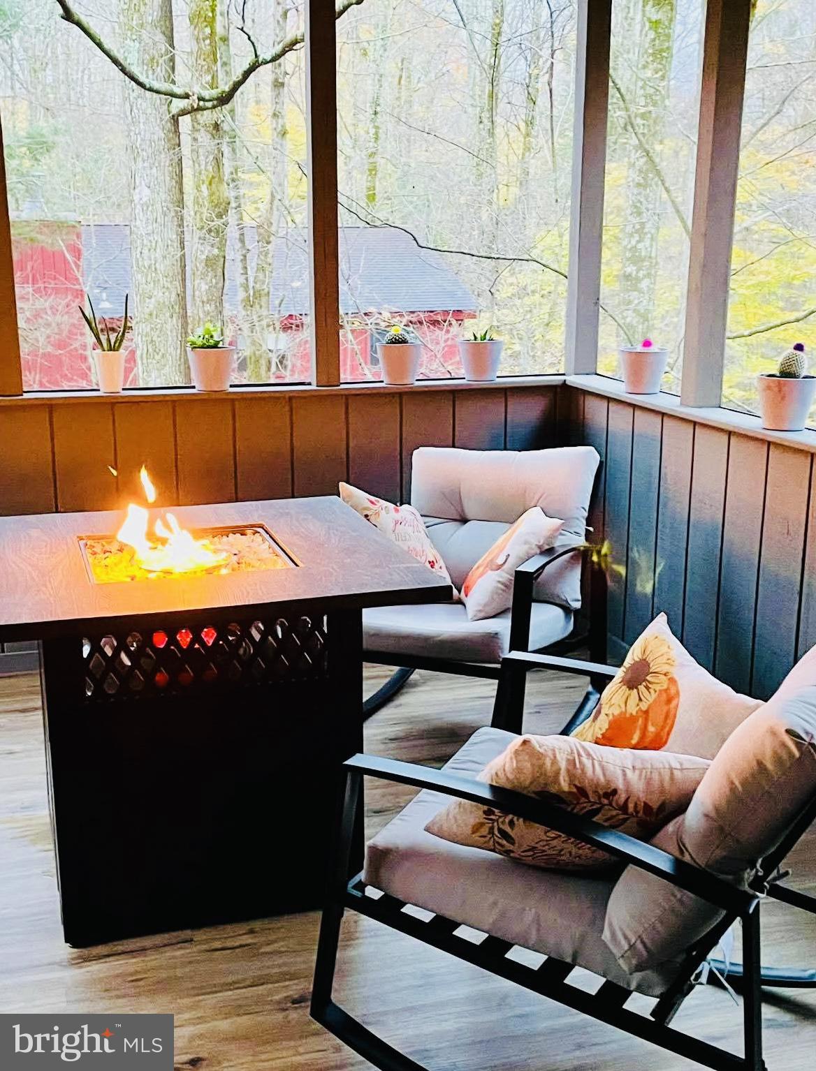 HIDEOUT THE - Residential Lease