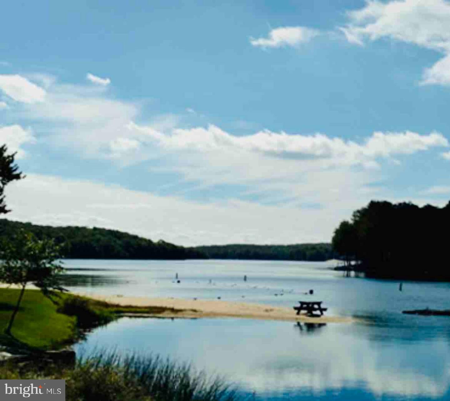 HIDEOUT THE - Residential Lease