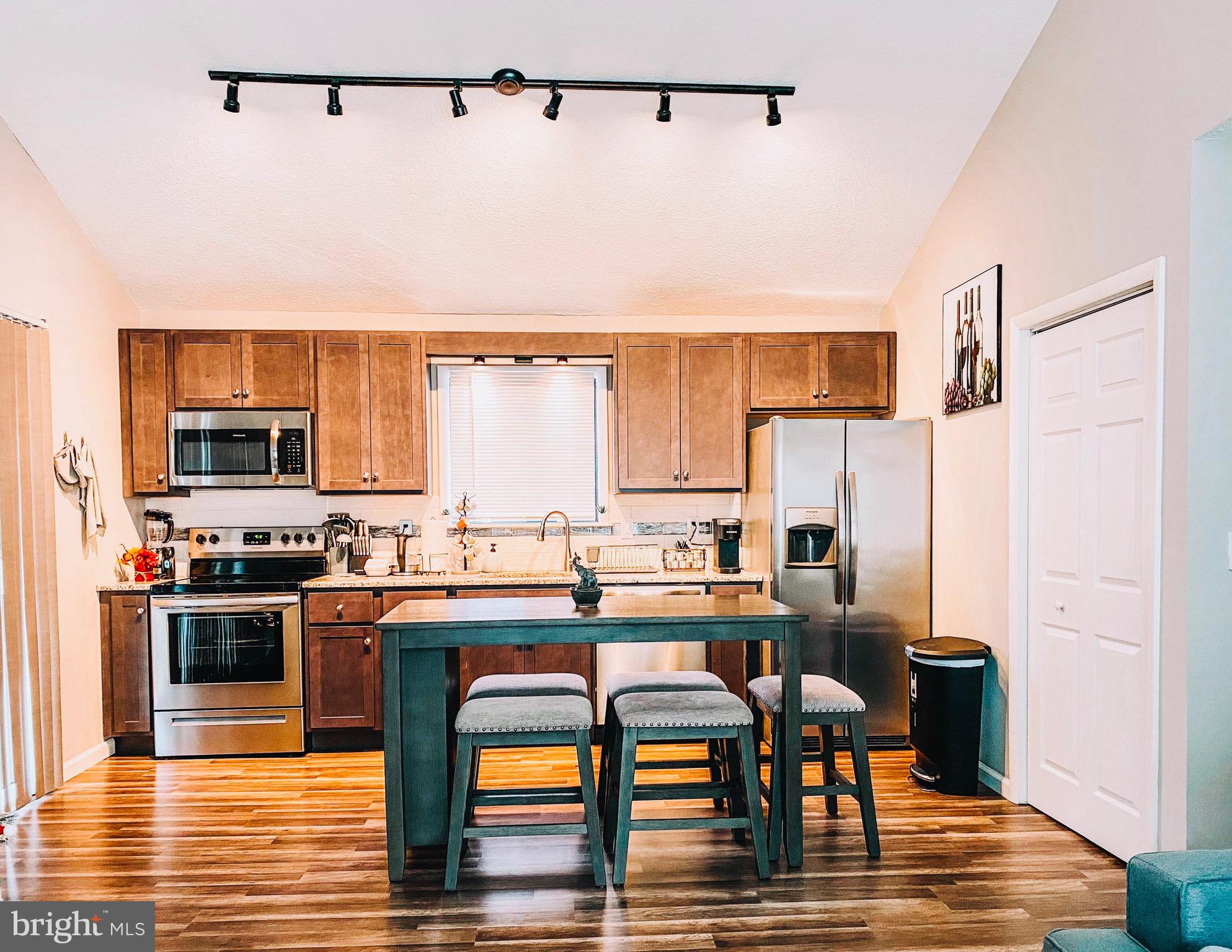 HIDEOUT THE - Residential Lease