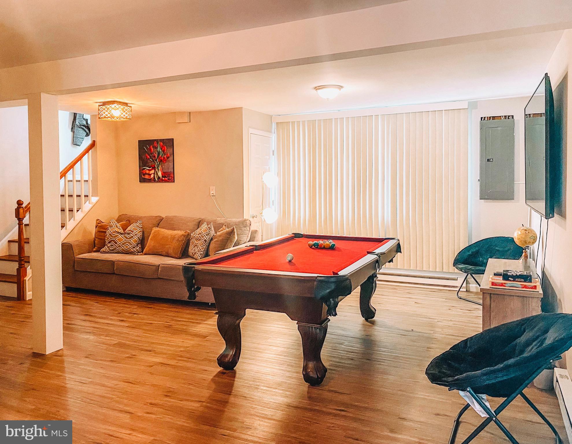 HIDEOUT THE - Residential Lease