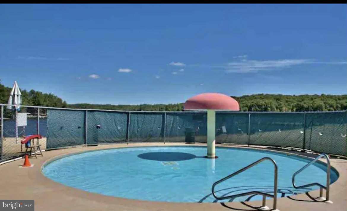 HIDEOUT THE - Residential Lease