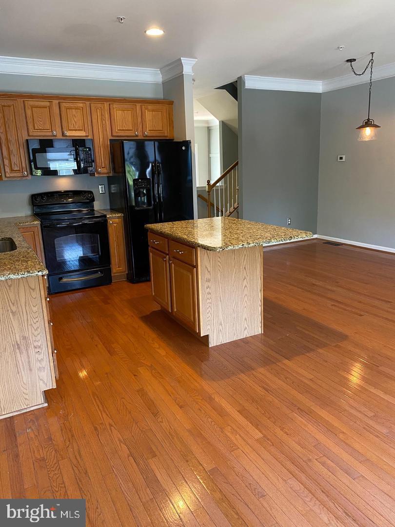 MEWS AT BAILEY STATION - Residential