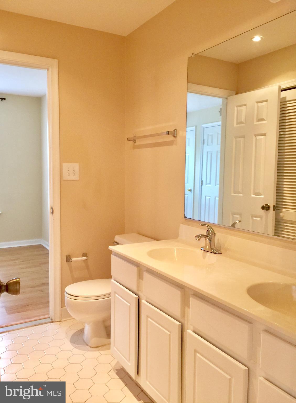 VISTAS AT WASHINGTONIAN WOODS - Residential Lease