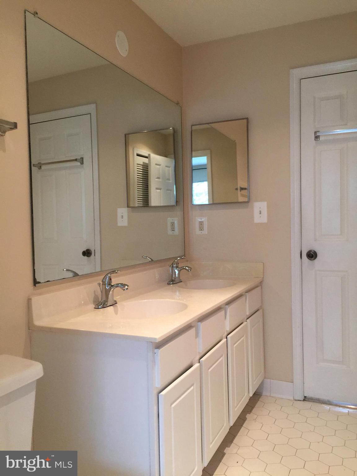 VISTAS AT WASHINGTONIAN WOODS - Residential Lease