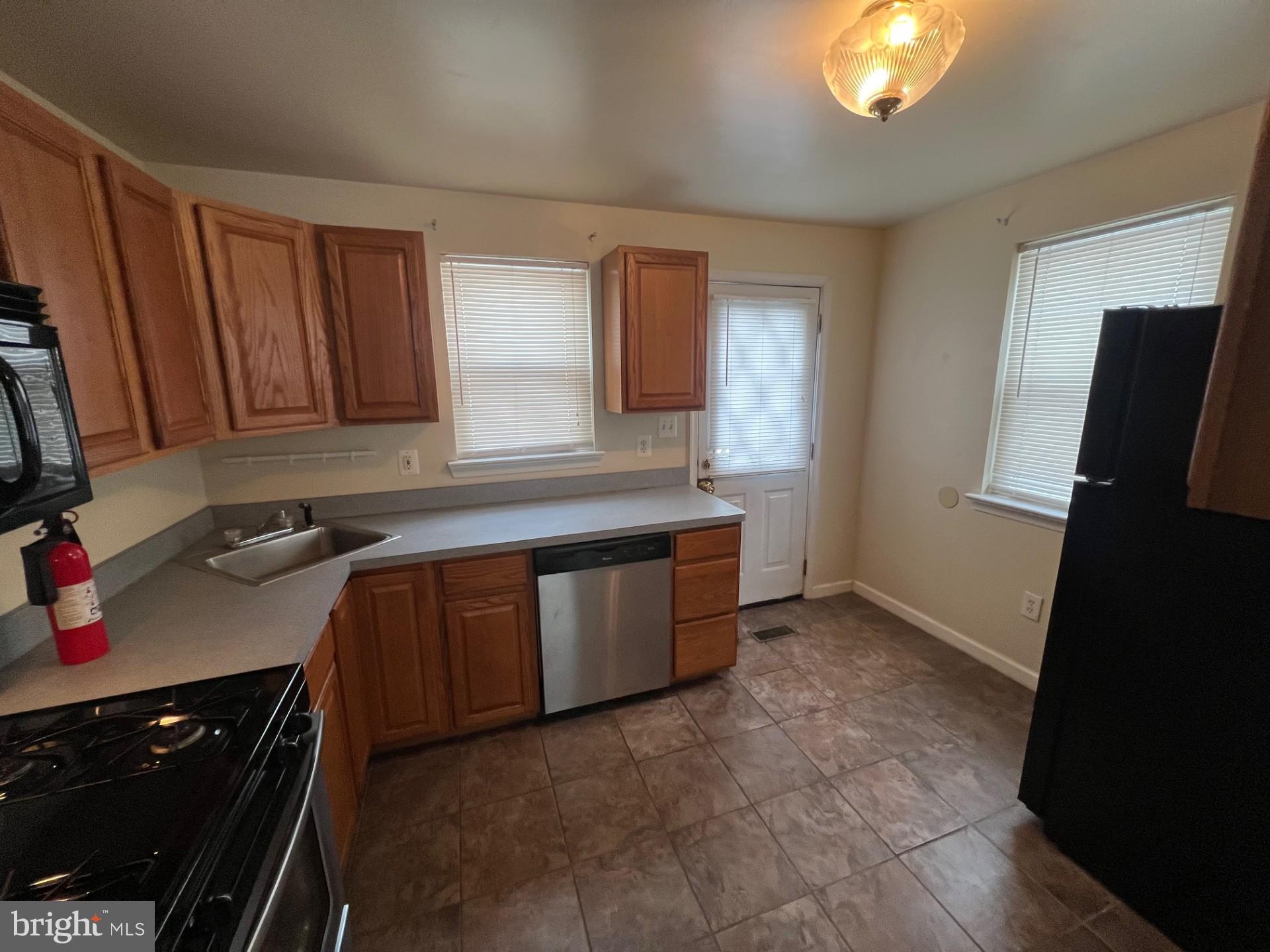 CRESTMONT - Residential Lease