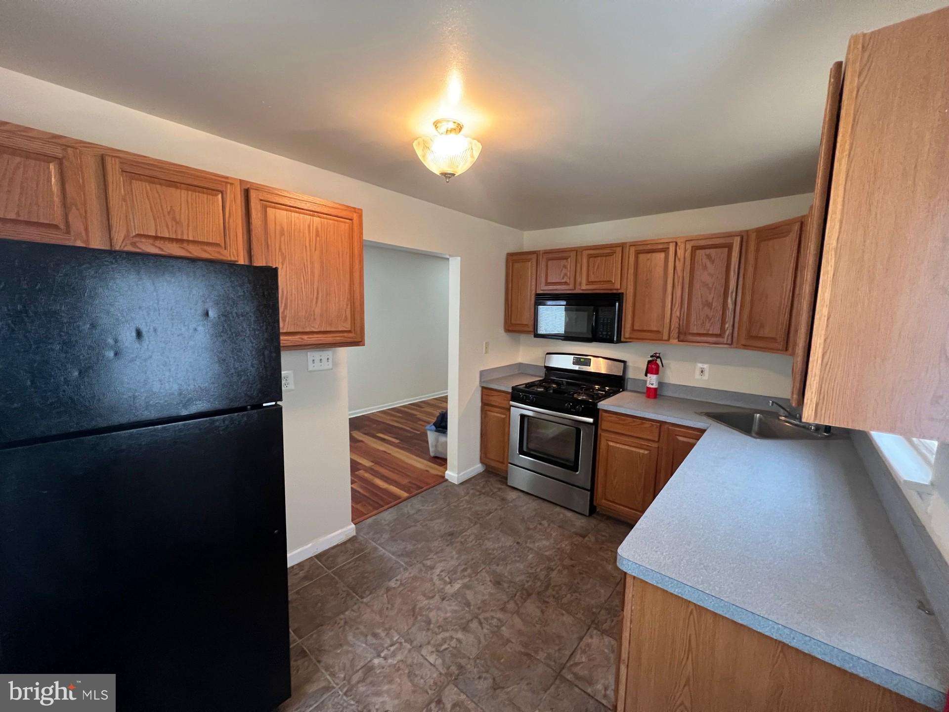 CRESTMONT - Residential Lease