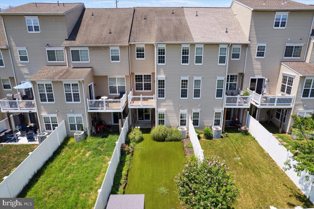 106 BACKSTRETCH WAY
