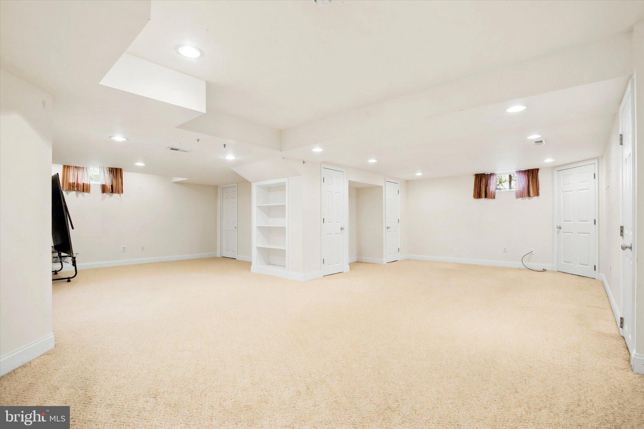 OAKS OF BUCKINGHAM - Residential