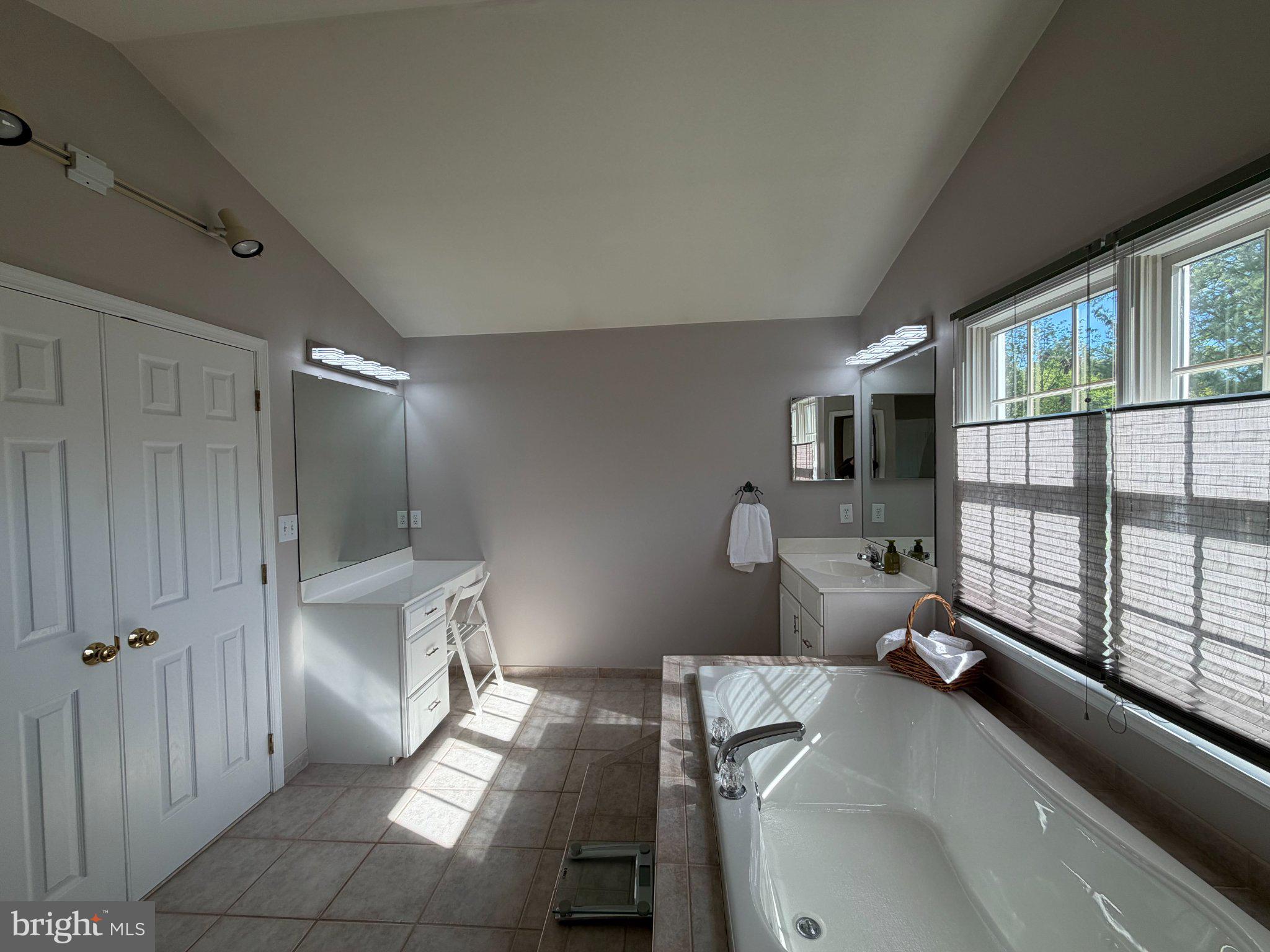 OAKS OF BUCKINGHAM - Residential