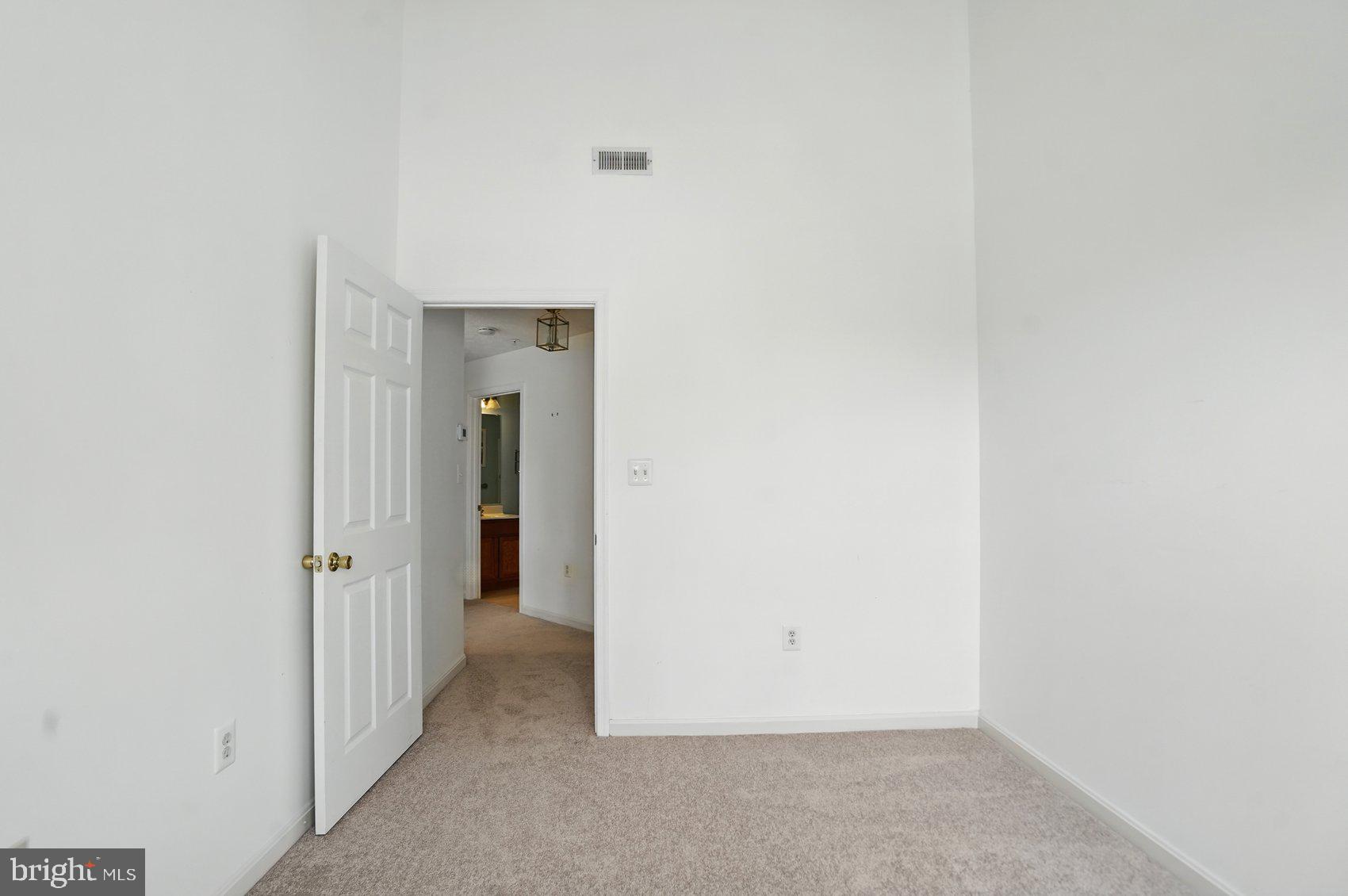 BAYLAND CONDO - Residential